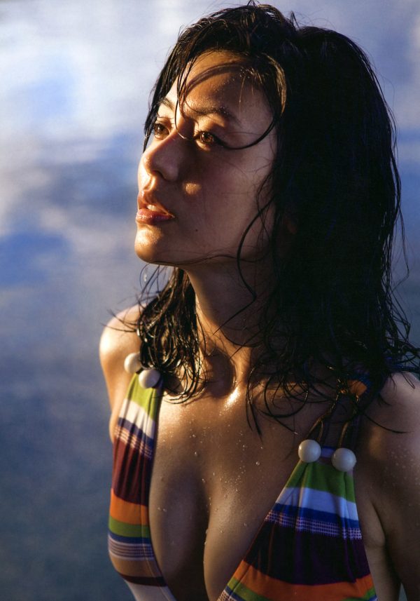 本仮屋ユイカ  写真集『maururu（マウルル）